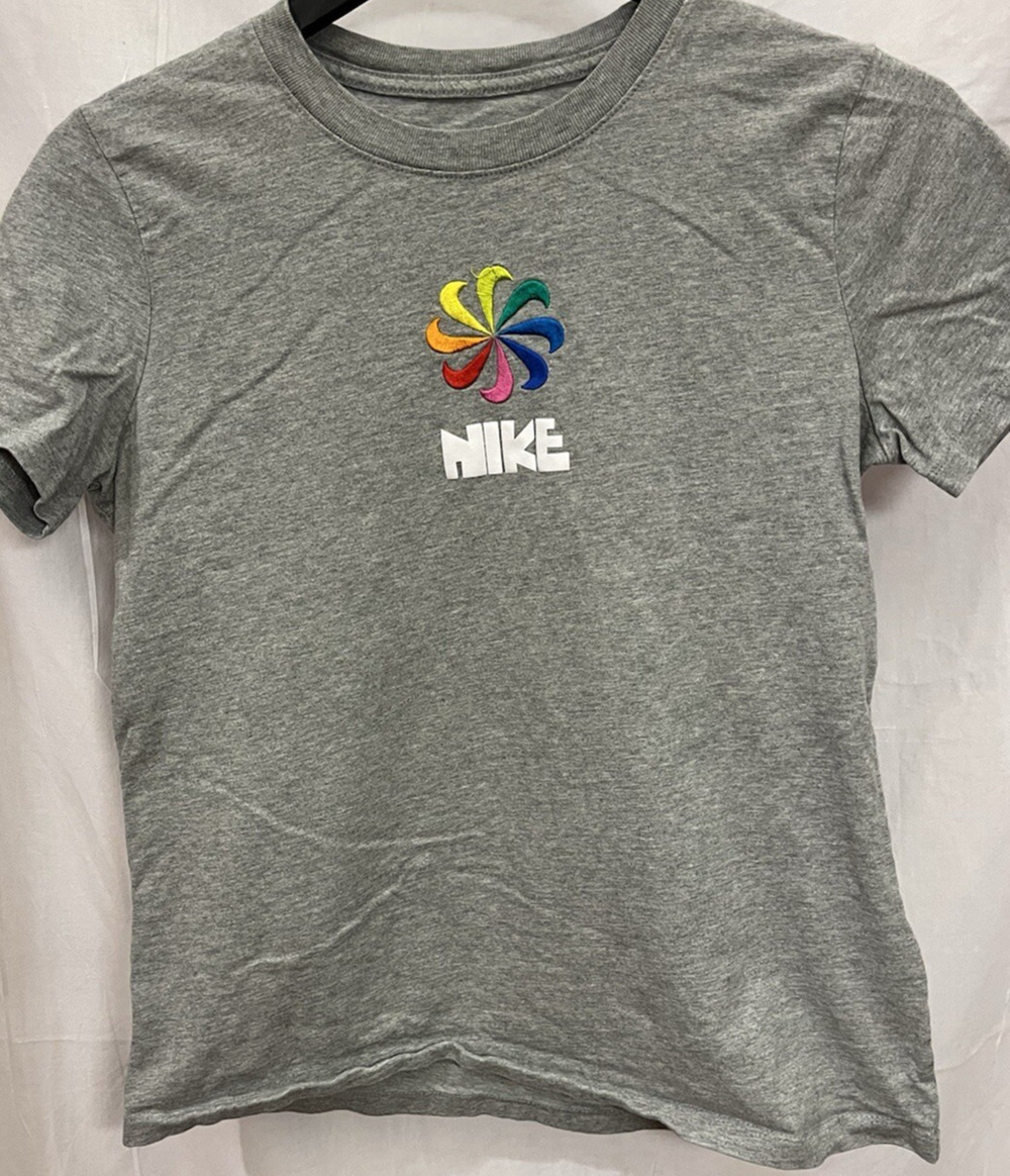 Nike Women's Medium Gray Embroidered Rainbow Pinwheel Logo T-Shirt Cotton Tee